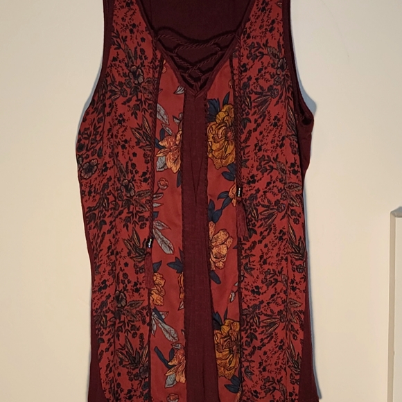 Maurices Women's floral Sleeveless blouse Size S color Maroon - Picture 3 of 5